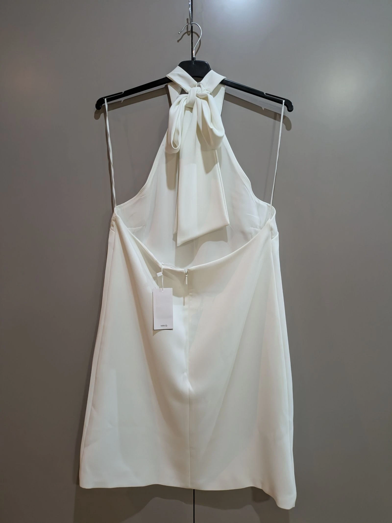 Vestido Corto Minimalista de Cuello Halter en Blanco Marfil talla L de Mango  – photo 9